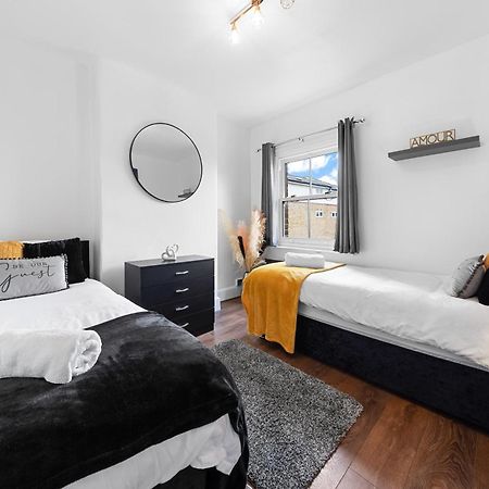 The Hogwarts Retreat - Cinema Room - Special May Offer - 25Th - 31St Watford  Exteriér fotografie